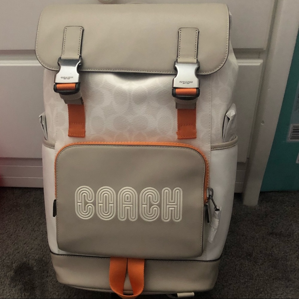 NEW COACH Signature Backpack - Picture 2 of 4